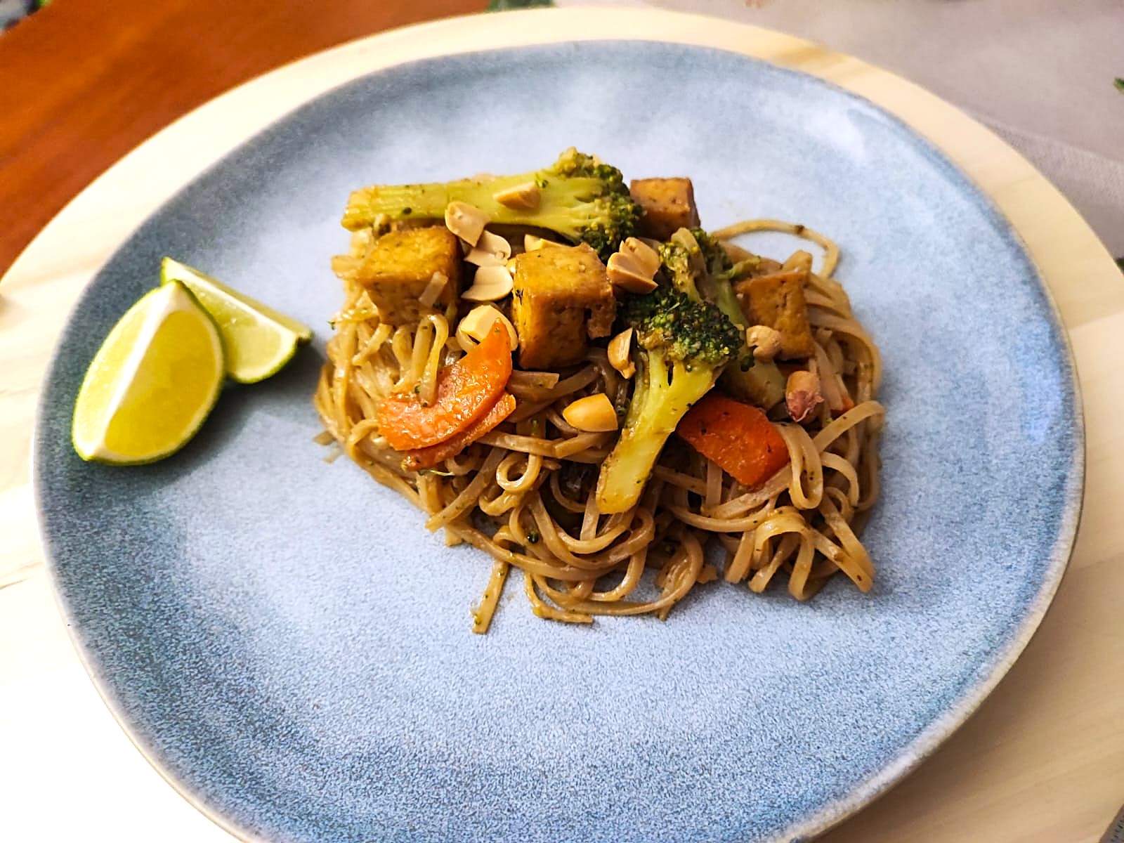 Pad Thai Veg-Friendly: Una Ricetta Autentica con un Tocco di Stagionalità