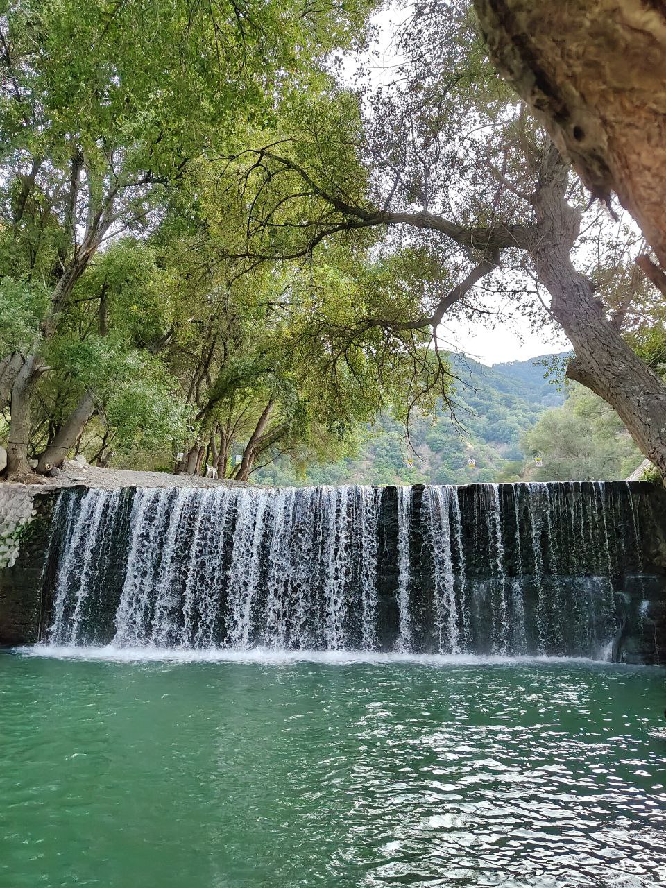 Le suggestive cascate della Calabria, un angolo naturale da esplorare durante un viaggio alla scoperta dei paesaggi incontaminati della regione.